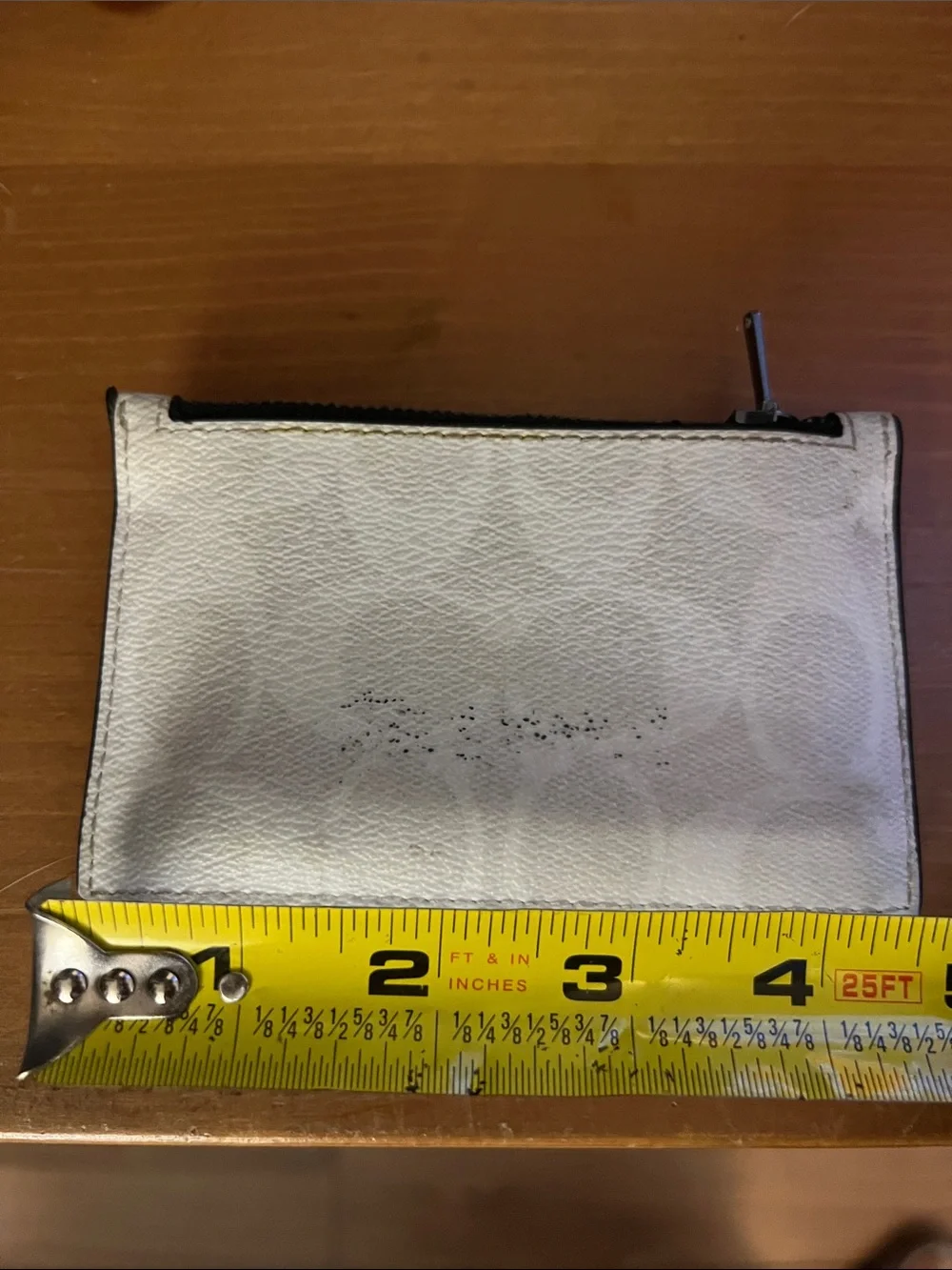 Coach pouch zipper